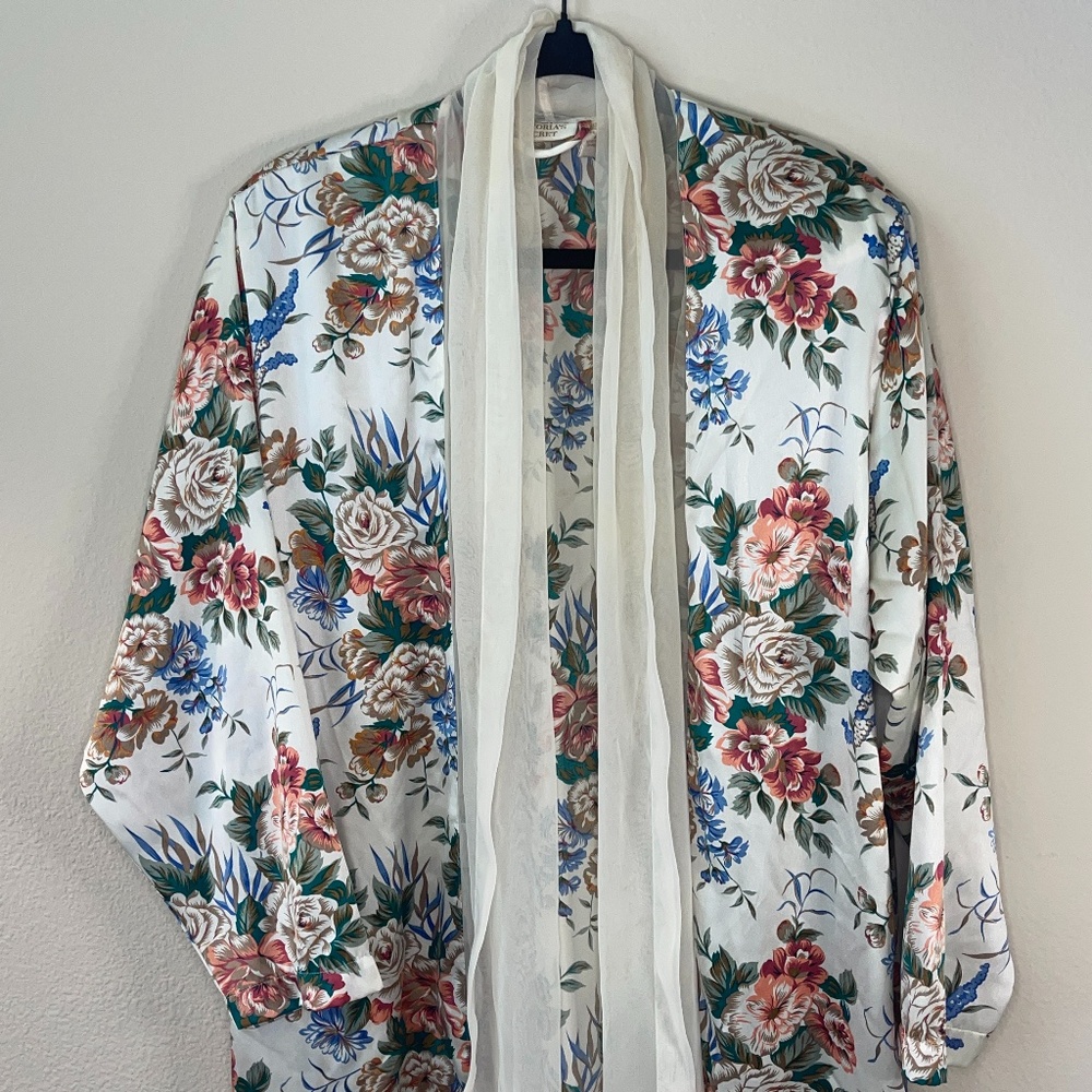 Vintage Victoria's Secret Kimono Size M Floral Sheet Lining
